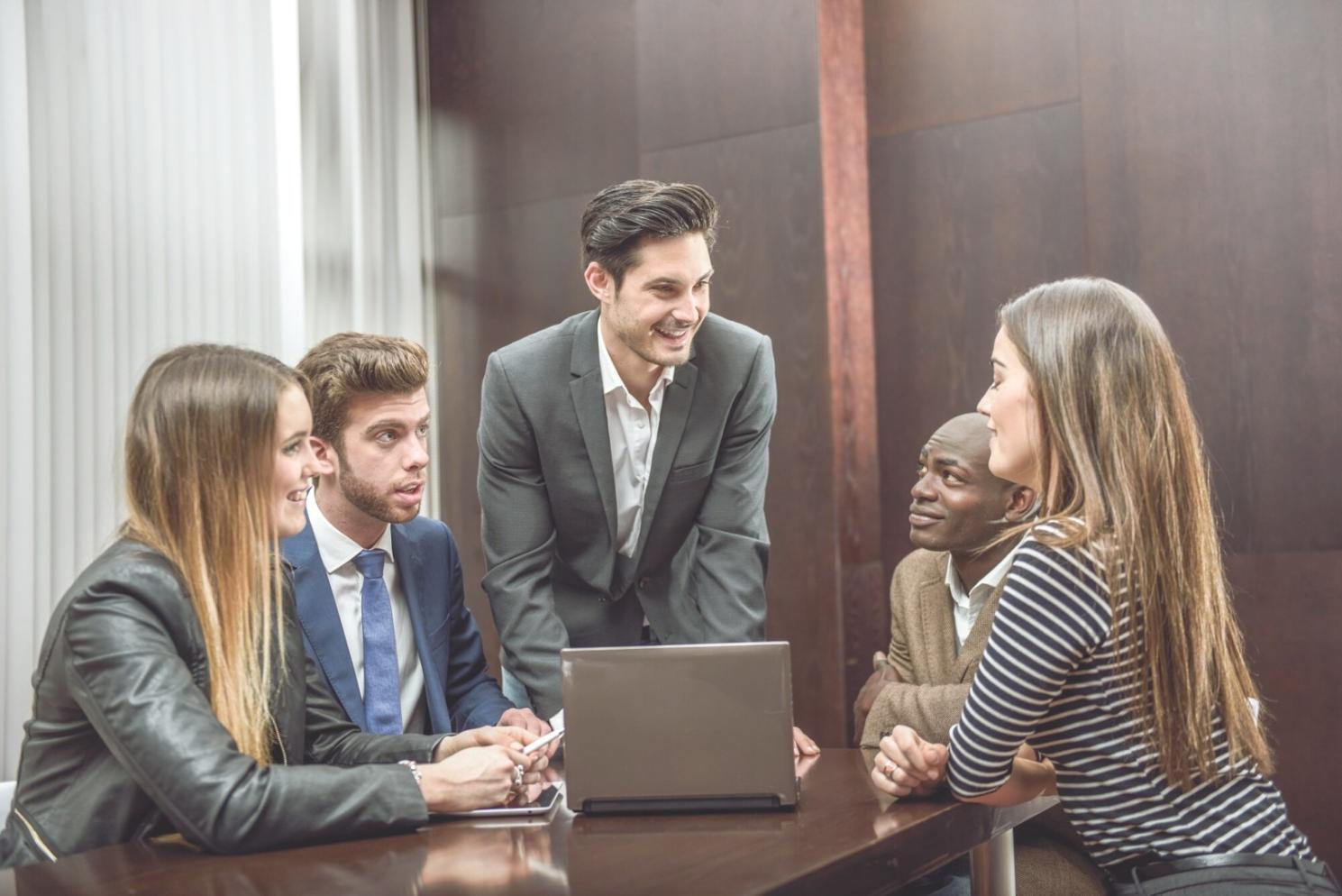 Espace de travail moderne pour l'apprentissage à distance en finance